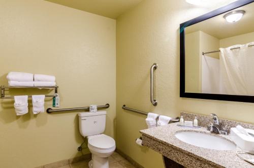 Cobblestone Inn & Suites - Cambridge