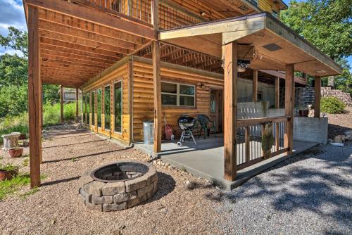 Spacious Log Cabin with Fire Pit and Game Room! in Eureka Springs, USA