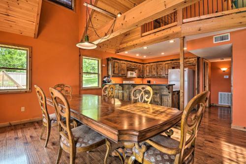 Spacious Log Cabin with Fire Pit and Game Room! in Eureka Springs, USA