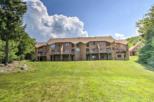 Bartlett Condo with Mtn View Deck Less Than 1 Mi to Skiing!