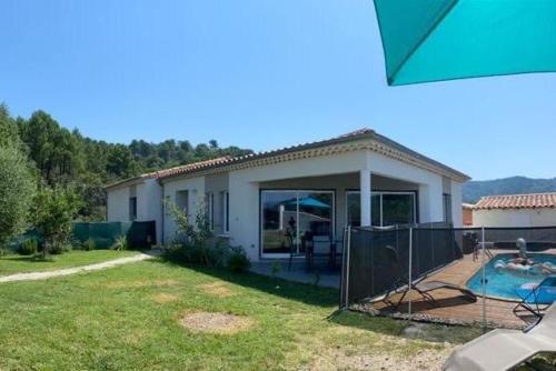 Maison avec piscine à l'orée de la forêt - Vals-les-Bains