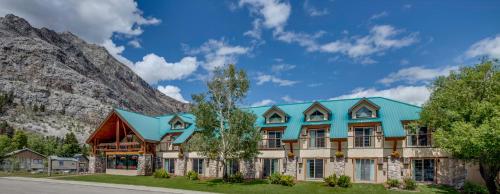 Waterton Glacier Suites