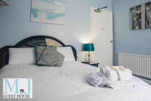 M and J Guest House - image 12