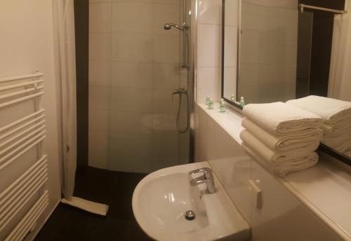 Art Rock Downtown Hotel - image 7