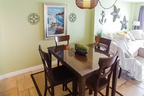 Tradewinds Condos - main image