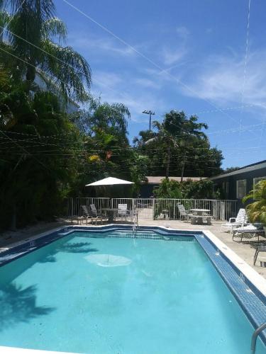Swimming pool, Gorgeous Beachy Chic Condo in Key Biscayne in Key Biscayne (FL)