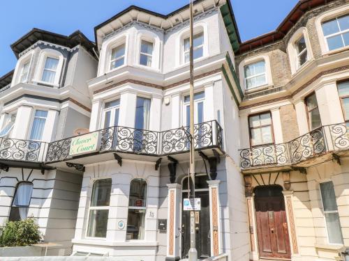 Clover Court - image 10