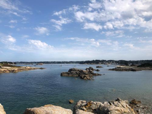 Grande Maison, les pieds dans l'eau, Vacances Bord de Mer (50m de la plage).