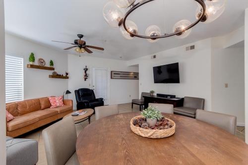 3 bedroom ground condo great views