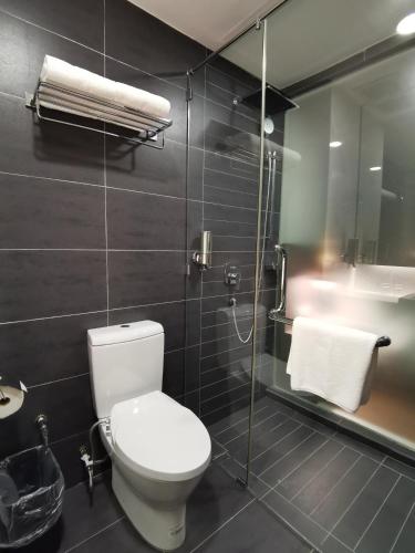 Bathroom, OTEL HOTEL SIBU in Sibu