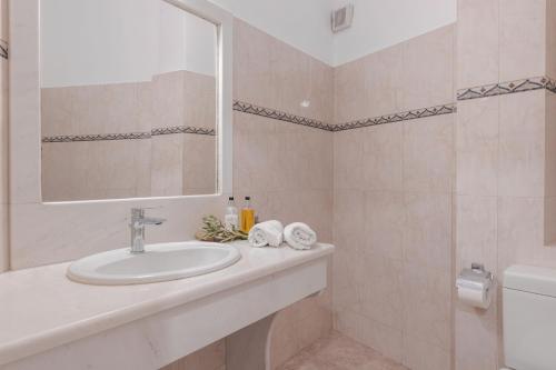 Epavlis Hotel & Spa - image 11