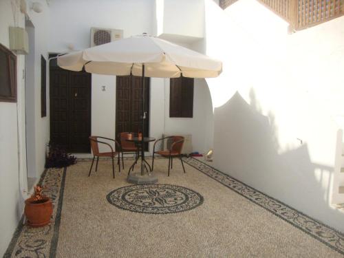 Sarris Studios & Apartments 5