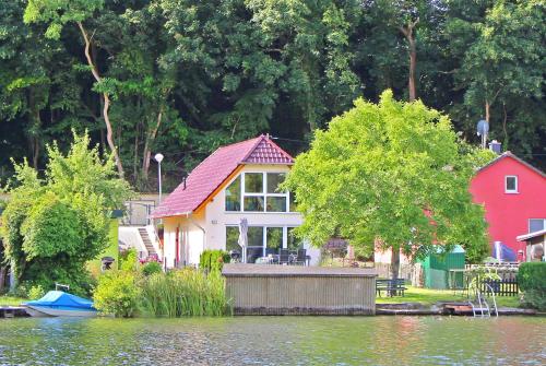 Ferienhaus direkt am See Lychen UC