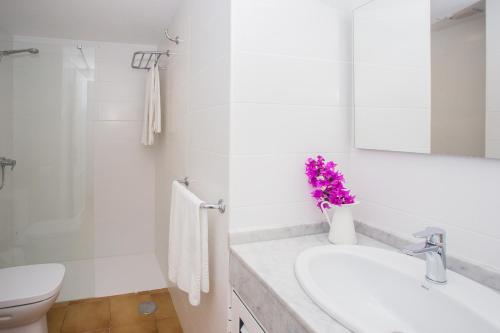 Los Tulipanes - image 5