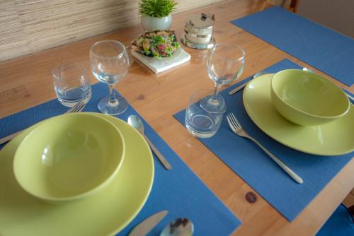 Two Bedroom Apartment- Просторная 2-к кв в ЦЕНТРЕ с панорамным обзором от RentAp,6 спальных мест