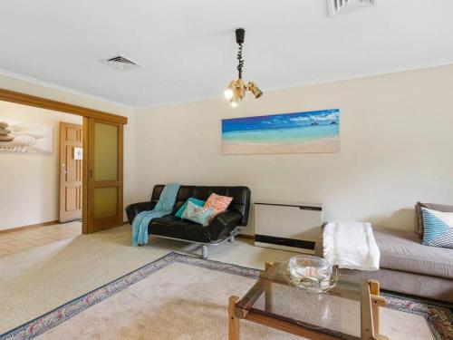 CAPEL Family Home, large yard, close to beach