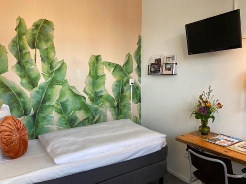 Hotel Credible - image 13