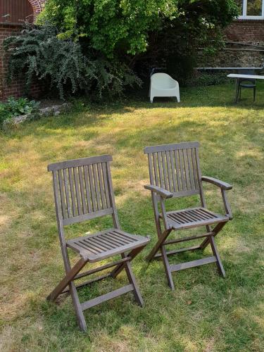 Dārzs, Corporate Team Accommodation Sleeps 12 Shower4 in Saint-Martin-sur-Ecaillon