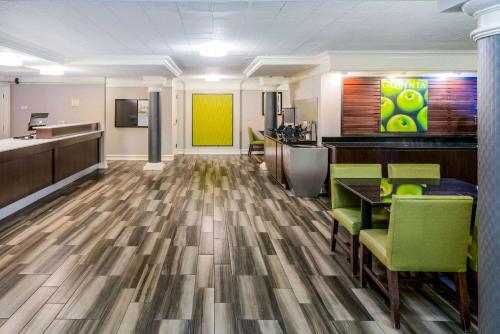 La Quinta Inn & Suites by Wyndham Nashville South