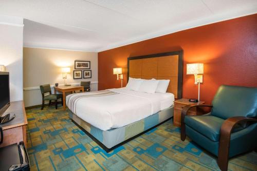 La Quinta Inn & Suites by Wyndham Colorado Springs Garden Of The