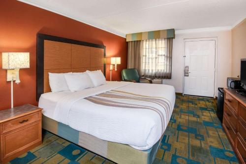 La Quinta Inn & Suites by Wyndham Colorado Springs Garden Of The