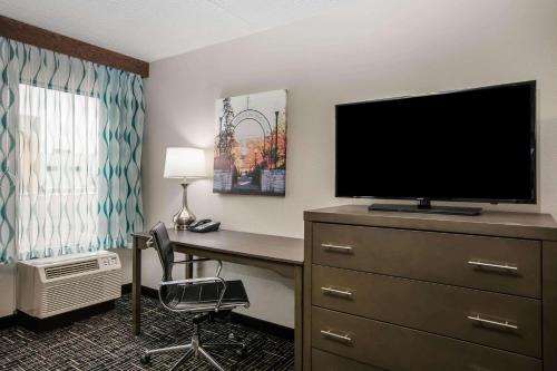 La Quinta Inn & Suites by Wyndham Davenport