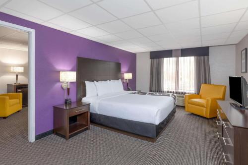 La Quinta Inn & Suites by Wyndham Clifton