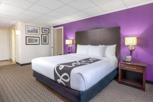 La Quinta Inn & Suites by Wyndham Clifton