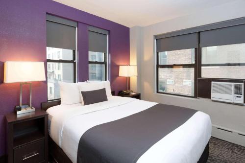 La Quinta Inn & Suites by Wyndham New York City Central Park