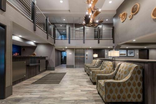 ล็อบบี้, ลา ควินตา อินน์ แอนด์ สวีท บาย วินด์แฮม แองเคอเรจแอร์พอร์ต (La Quinta Inn & Suites by Wyndham Anchorage Airport) in แองเคอเรจ (AK)