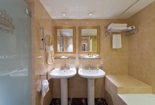 Carlton Cannes, a Regent Hotel