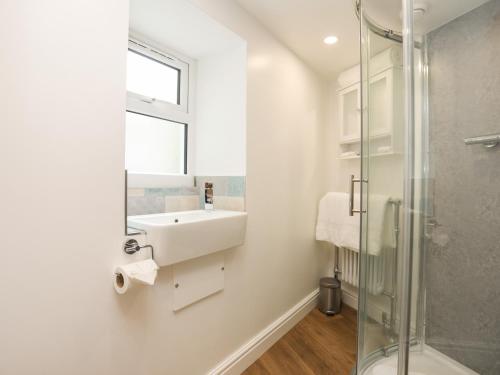 Glan Meon Cottage - image 11