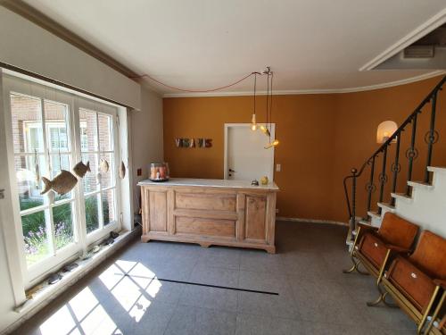 Előcsarnok, B&B visavis in De Haan