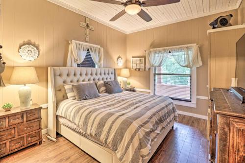 Country-Chic Cotter Home w/ Outdoor Living Space! in Kotera (AR)