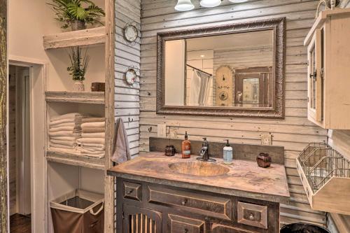 Country-Chic Cotter Home w/ Outdoor Living Space! in Kotera (AR)