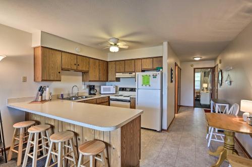 Cozy 1st-Floor Condo Along the Lake Erie Shoreline - image 7