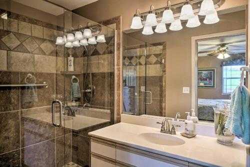 Resort Living in Branson - 4 Mi to the 76 Strip!