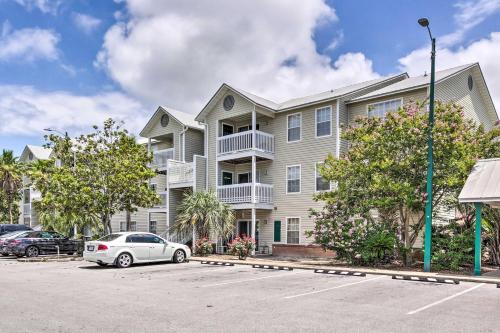 Destin Condo with Pool Access Less Than 1Mi to the Beach - main image
