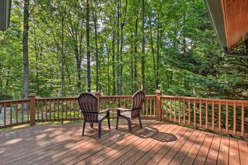 Large Log Cabin with Wraparound Deck 5 Mi to Skiing - main image