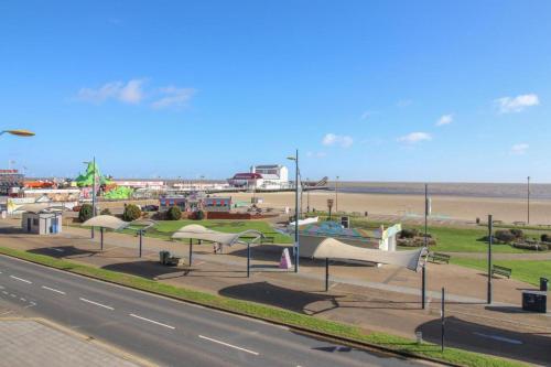 Hotel Ocean - Tap to explore photos