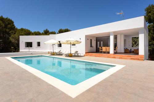 New Villa with Pool 19 mins from Ibiza town Cana Clara gîte à louer Cala Llenya