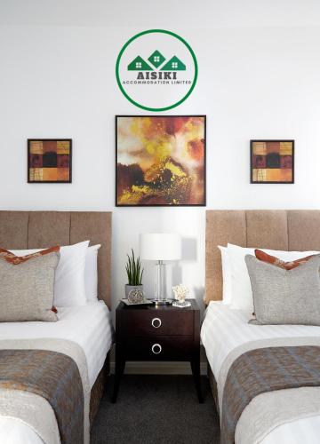 Aisiki Living at Upton Road, Multiple 1, 2, or 3-Bedroom Apartments, King or Twin Beds with Free WiFi & Parking Space