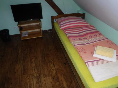 2 twin beds