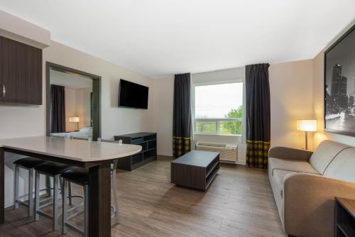 Super 8 by Wyndham Winnipeg East MB