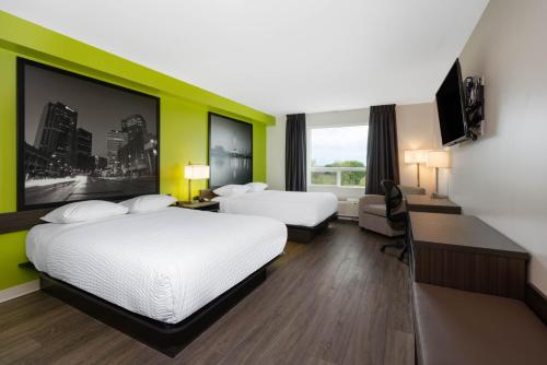 2 queen beds