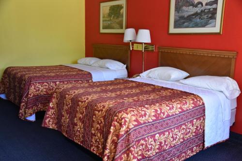 Queen Room with Two Queen Beds - Non-Smoking