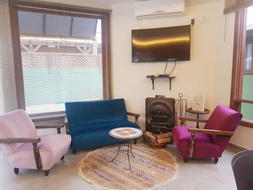 Two-Bedroom House image 3