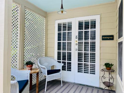 Authors Key West Guesthouse - 편의 시설/서비스