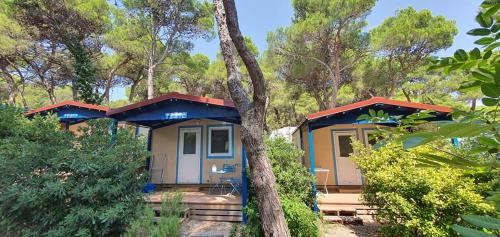 Mobile home - Fish huts and Orange huts with shared bathroom 3