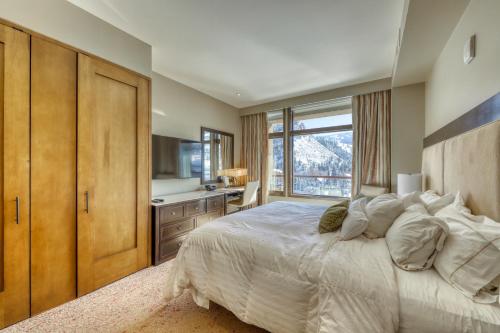 Riverfront Studio and Resort - image 9